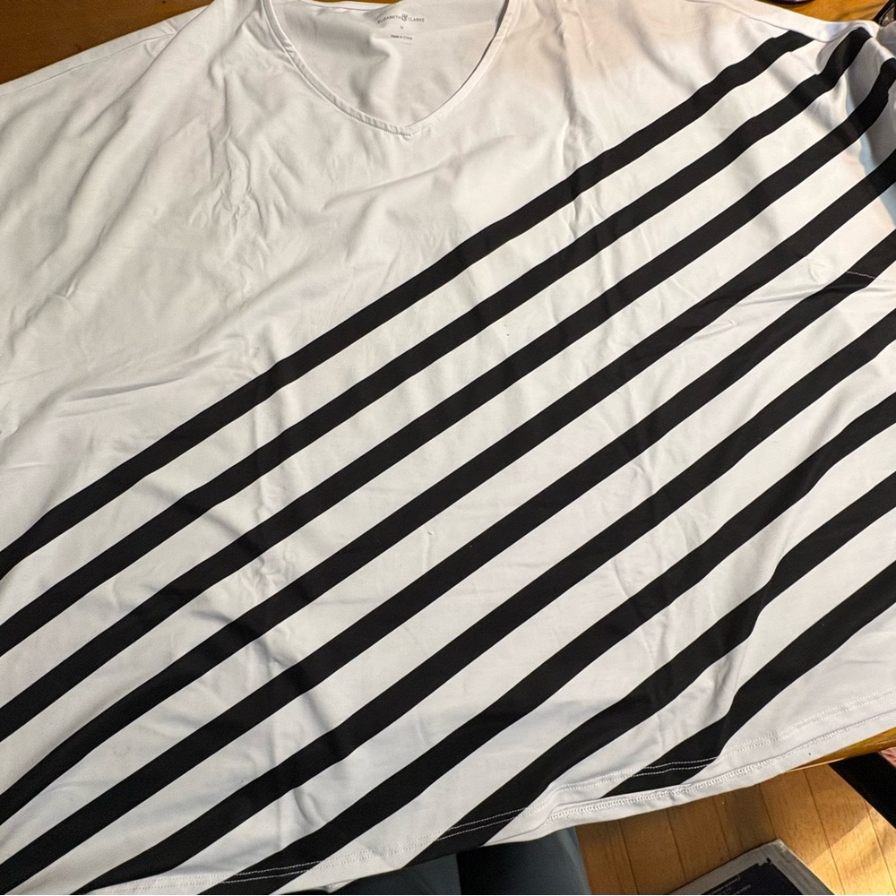 an Elizabeth & Clarke StainTech striped tunic with an asymmetric hem 1x - Picture 4 of 8